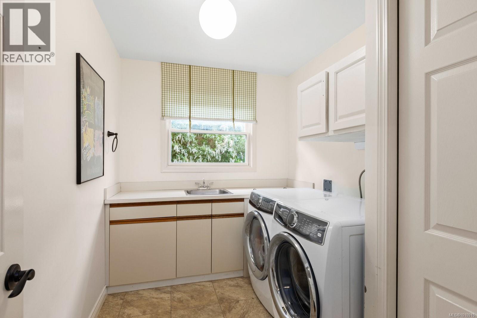 Property at 3913 Gibson Crt image 2