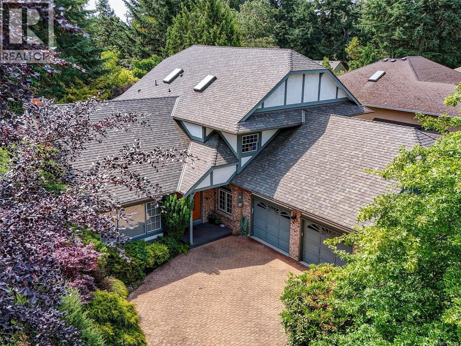 3913 Gibson Crt, Saanich, British Columbia  V8N 6E2 - Photo 4 - 1010915