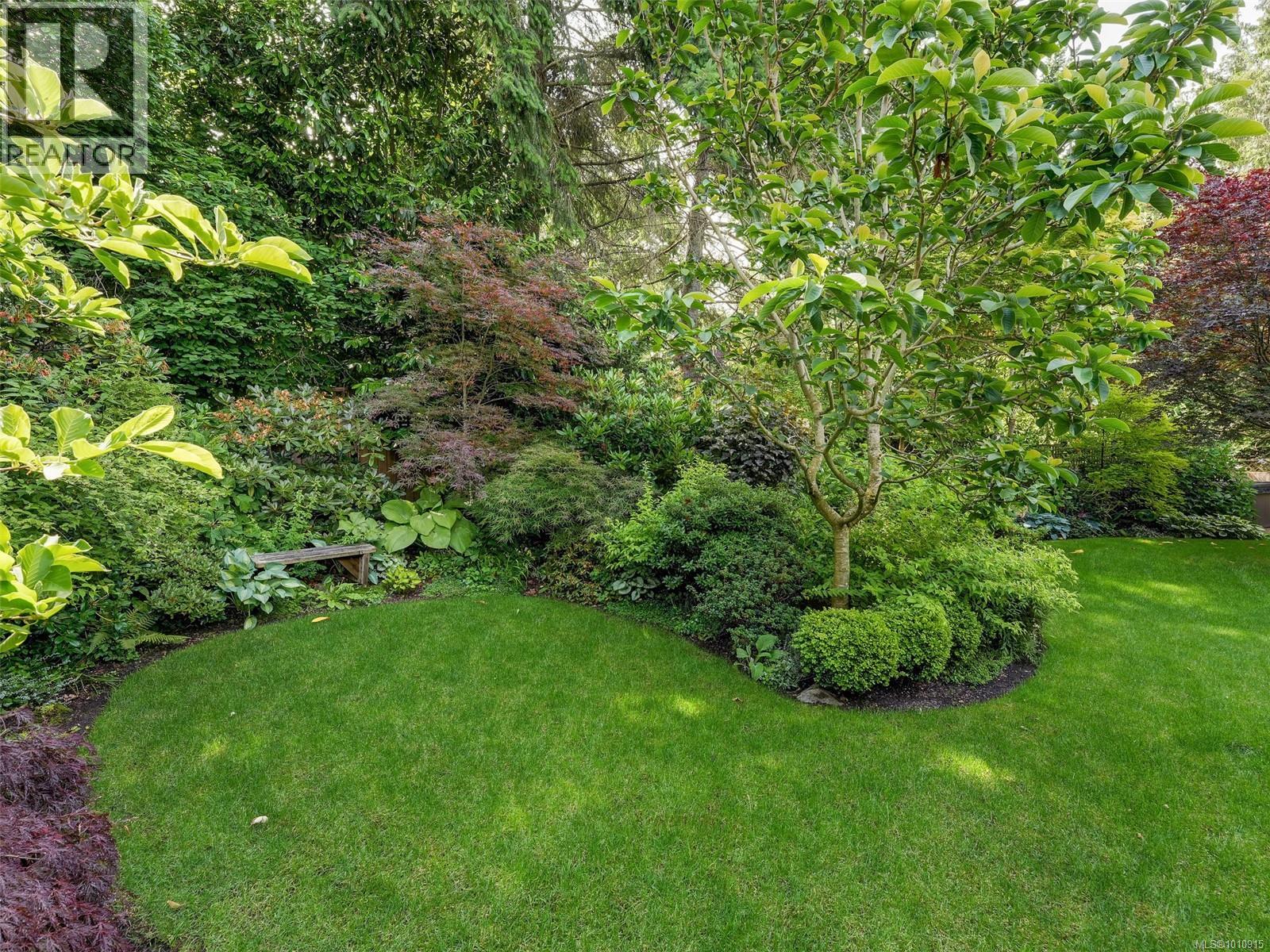 3913 Gibson Crt, Saanich, British Columbia  V8N 6E2 - Photo 46 - 1010915