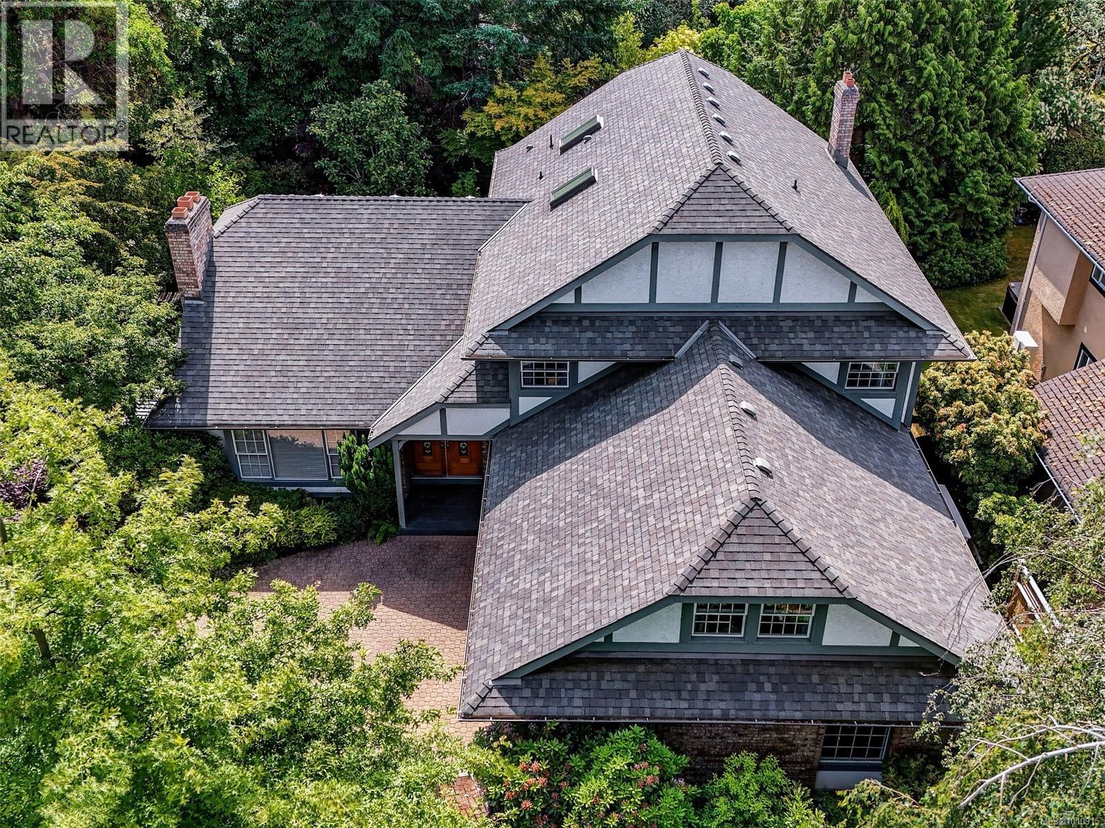 3913 Gibson Crt, Saanich, British Columbia  V8N 6E2 - Photo 38 - 1010915