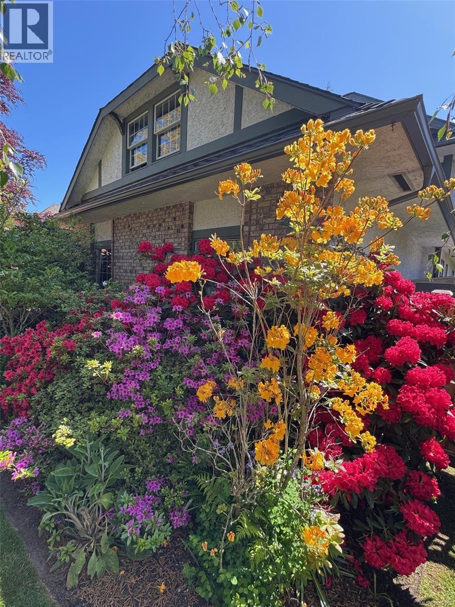 3913 Gibson Crt, Saanich, British Columbia  V8N 6E2 - Photo 51 - 1010915