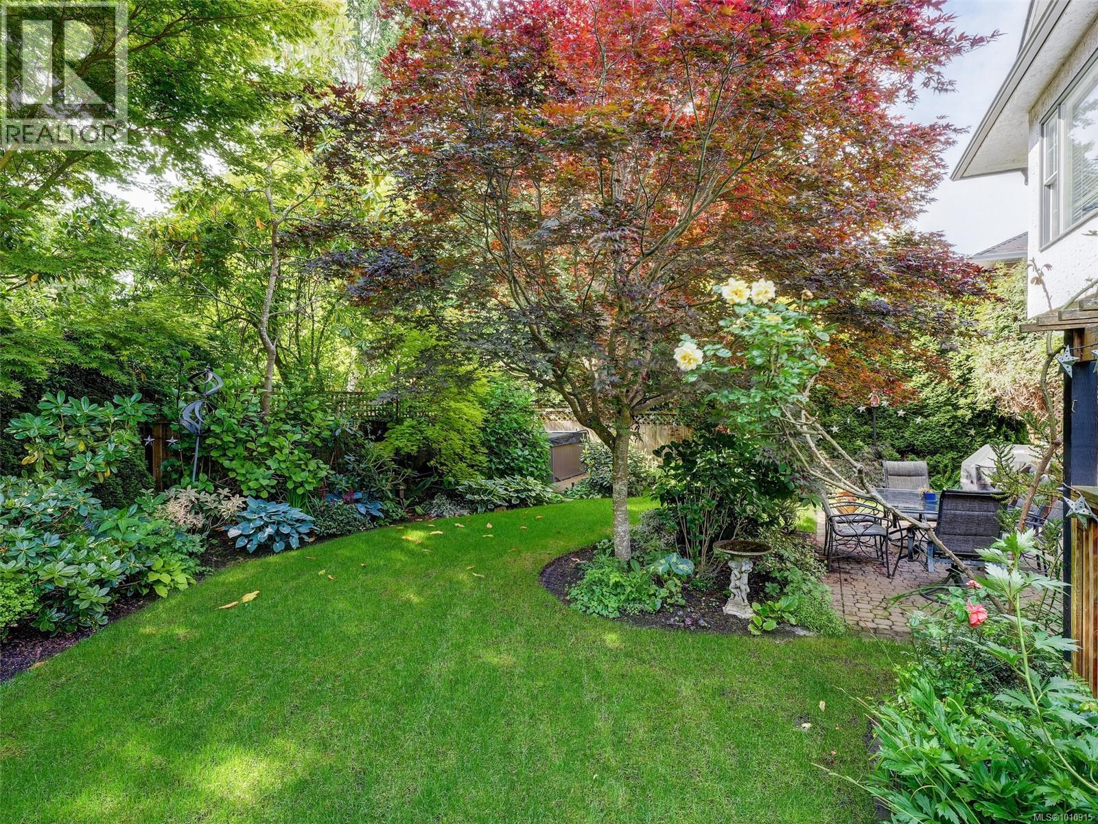 3913 Gibson Crt, Saanich, British Columbia  V8N 6E2 - Photo 45 - 1010915