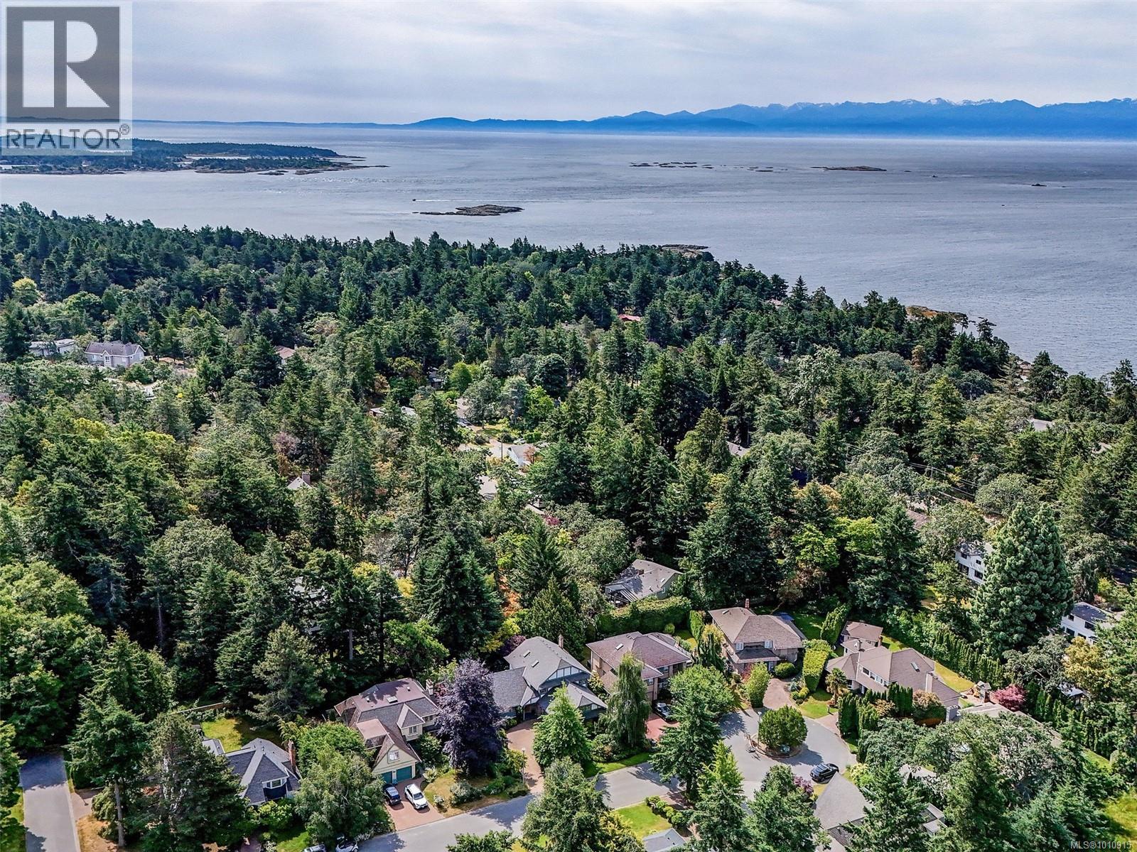 3913 Gibson Crt, Saanich, British Columbia  V8N 6E2 - Photo 57 - 1010915