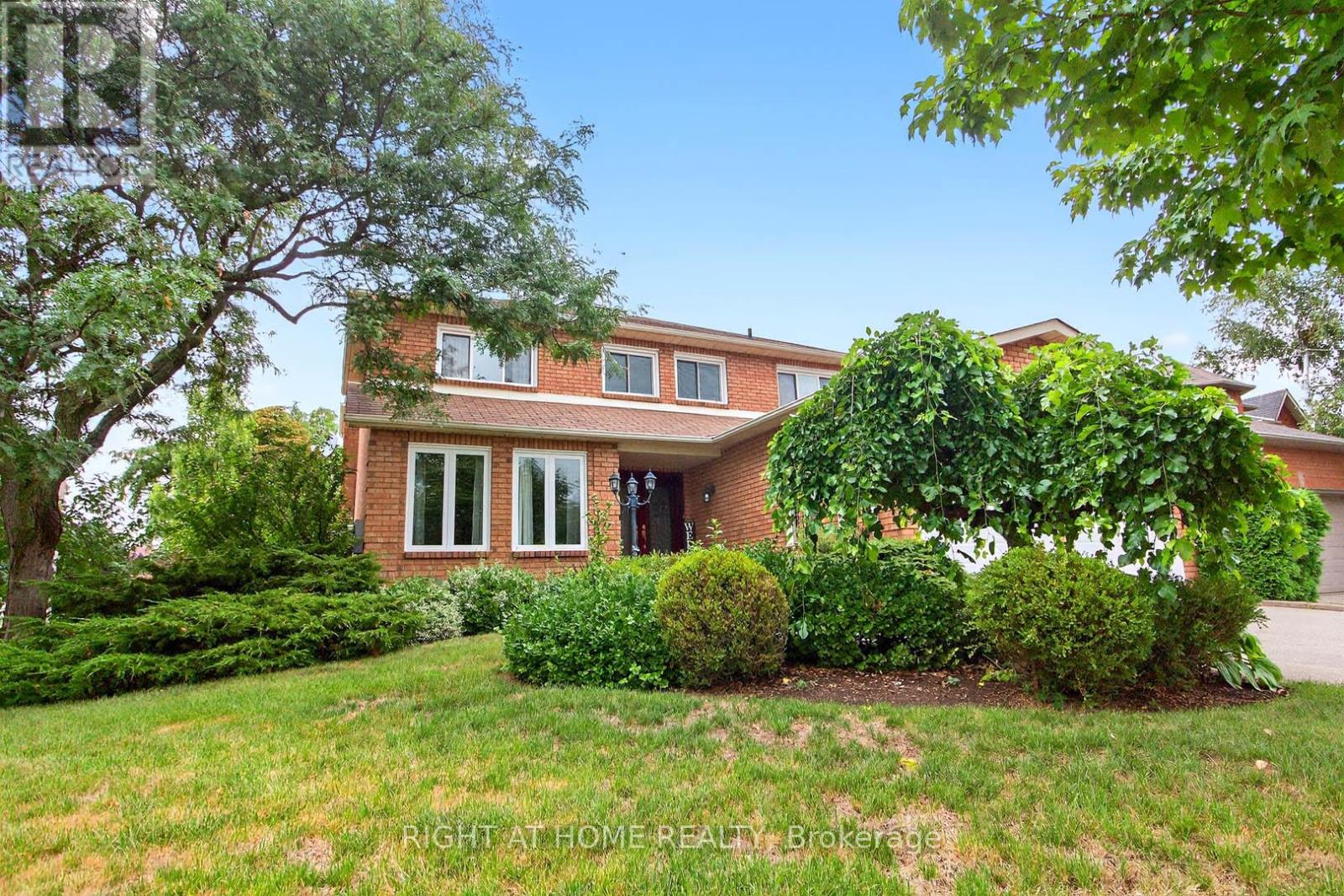 1084 GRANDEUR CRESCENT, Oakville, Ontario