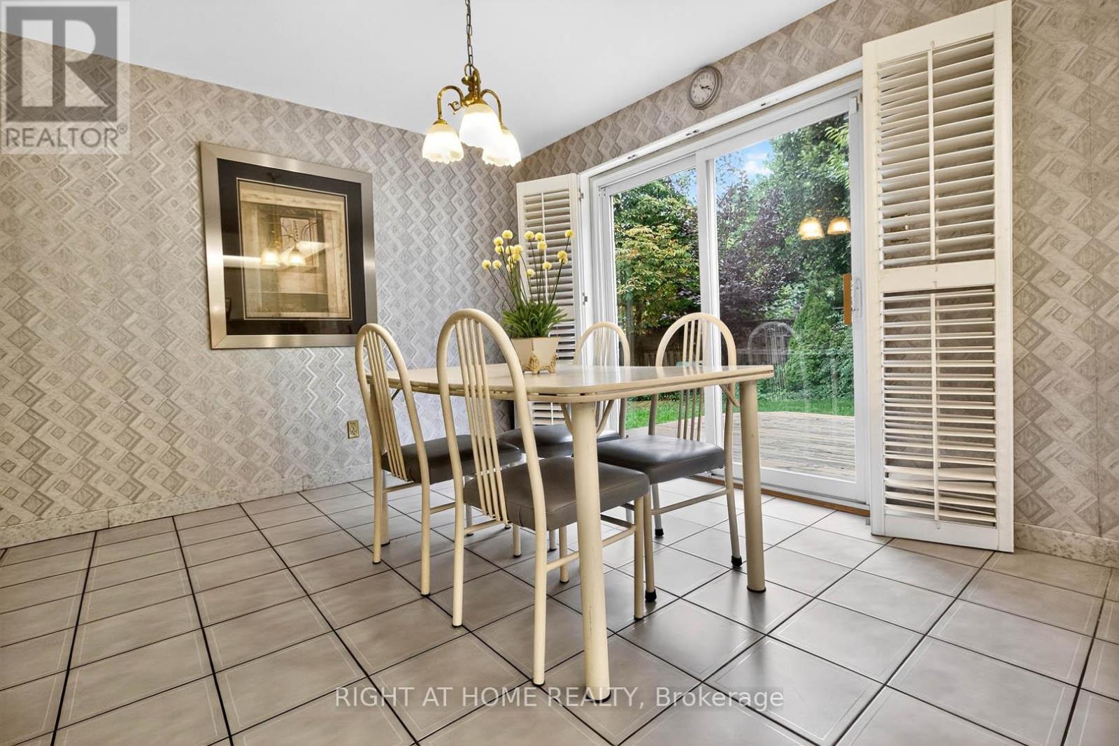 1084 Grandeur Crescent, Oakville, Ontario  L6H 4B4 - Photo 15 - W12361732