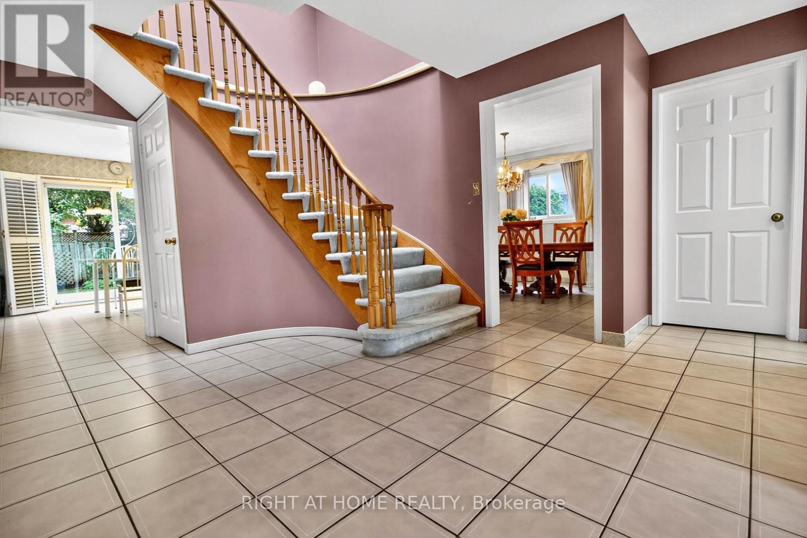 1084 Grandeur Crescent, Oakville, Ontario  L6H 4B4 - Photo 7 - W12361732