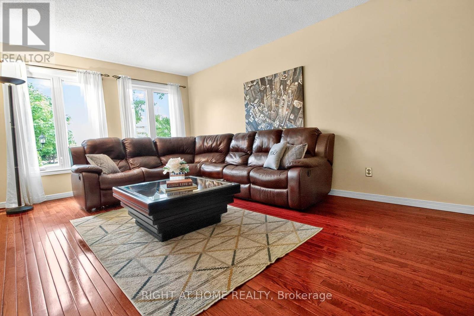 1084 Grandeur Crescent, Oakville, Ontario  L6H 4B4 - Photo 8 - W12361732
