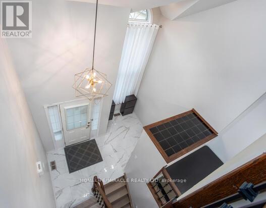 Property at 550 PENNY LANE image 4