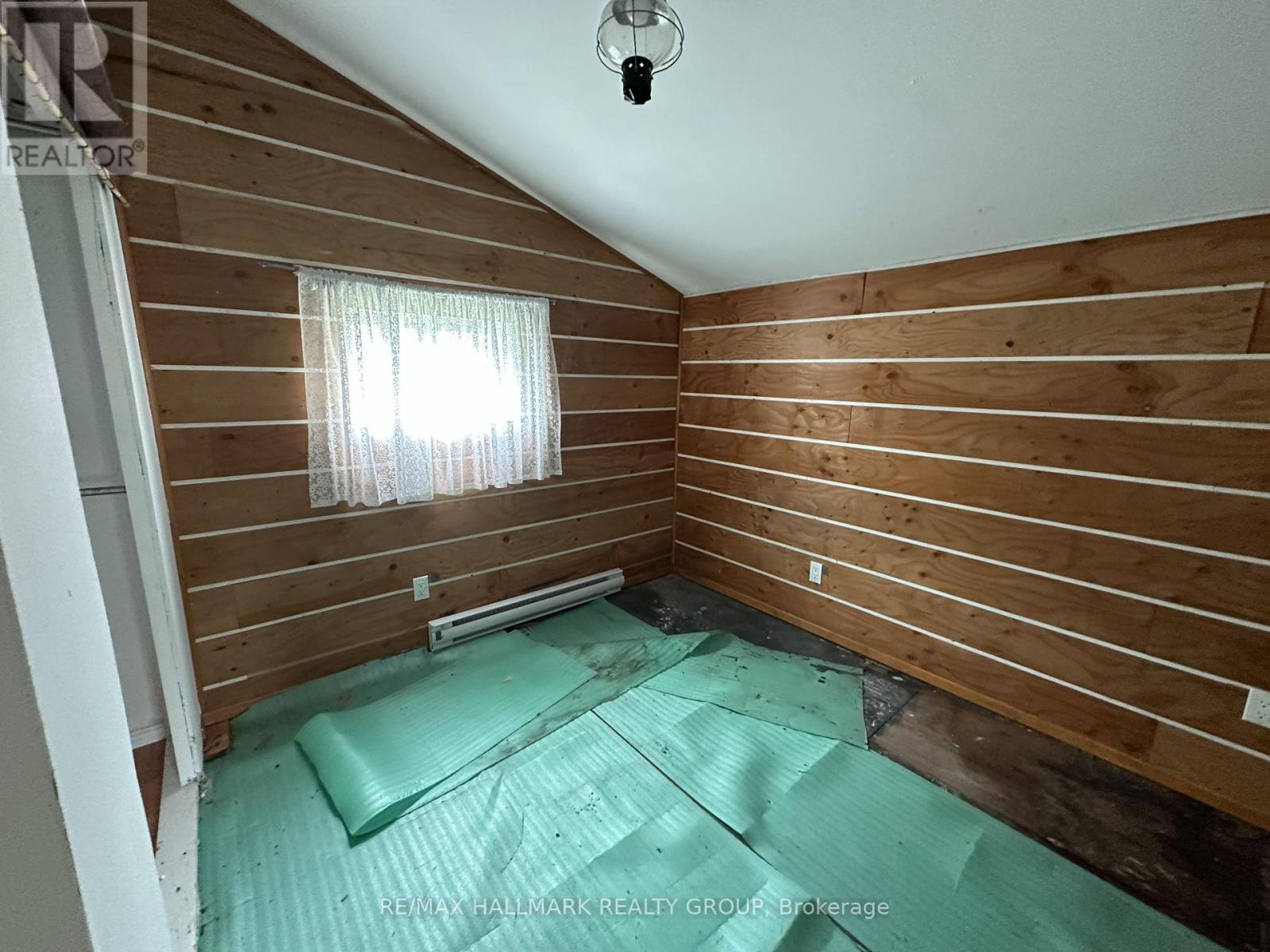 19407 Malibu Lane, South Glengarry, Ontario  K0C 2E0 - Photo 5 - X12361759