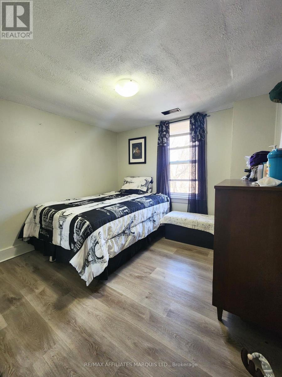 827 Amelia Street, Cornwall, Ontario  K6H 3R5 - Photo 11 - X12361753