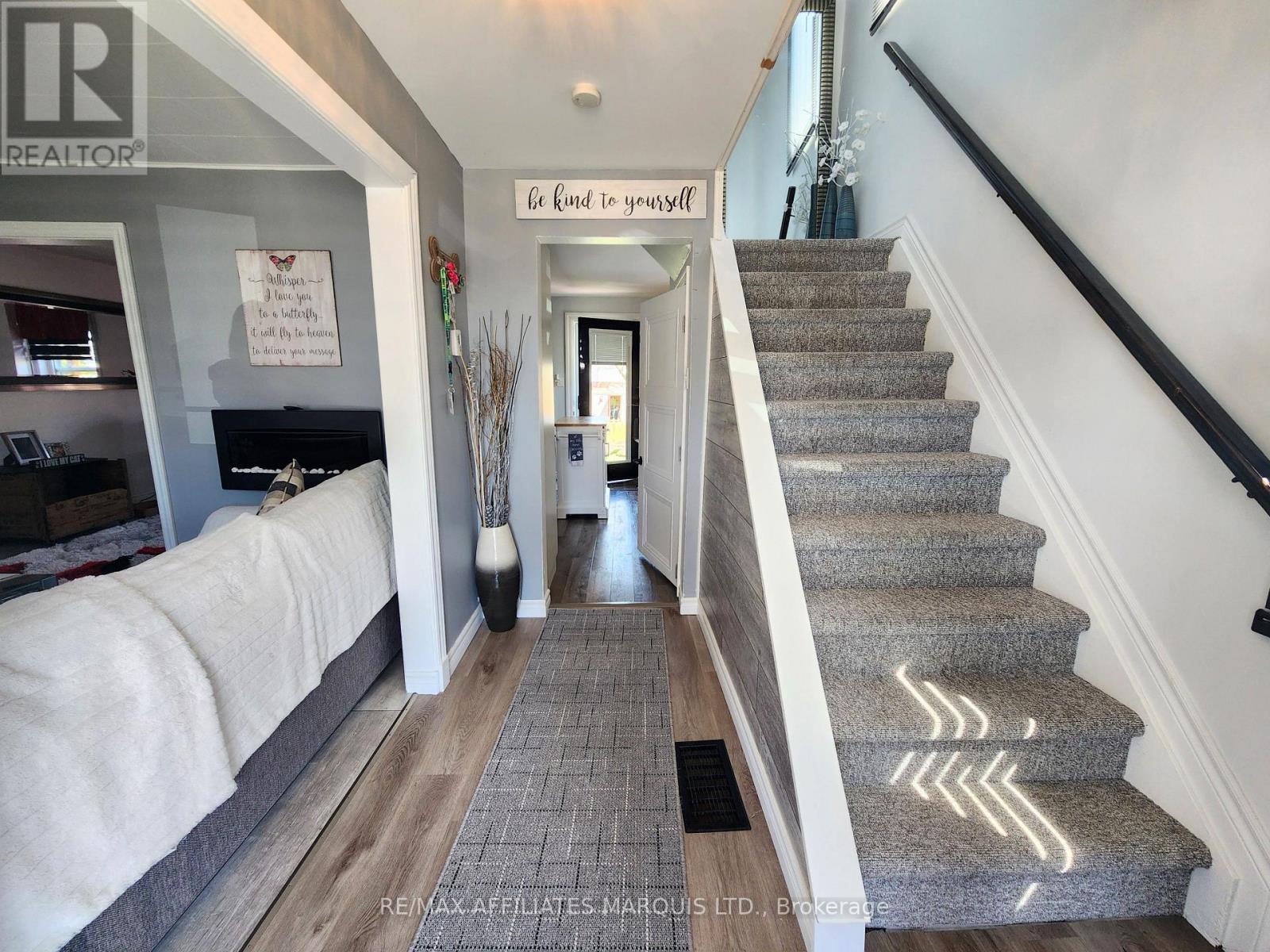 827 Amelia Street, Cornwall, Ontario  K6H 3R5 - Photo 2 - X12361753