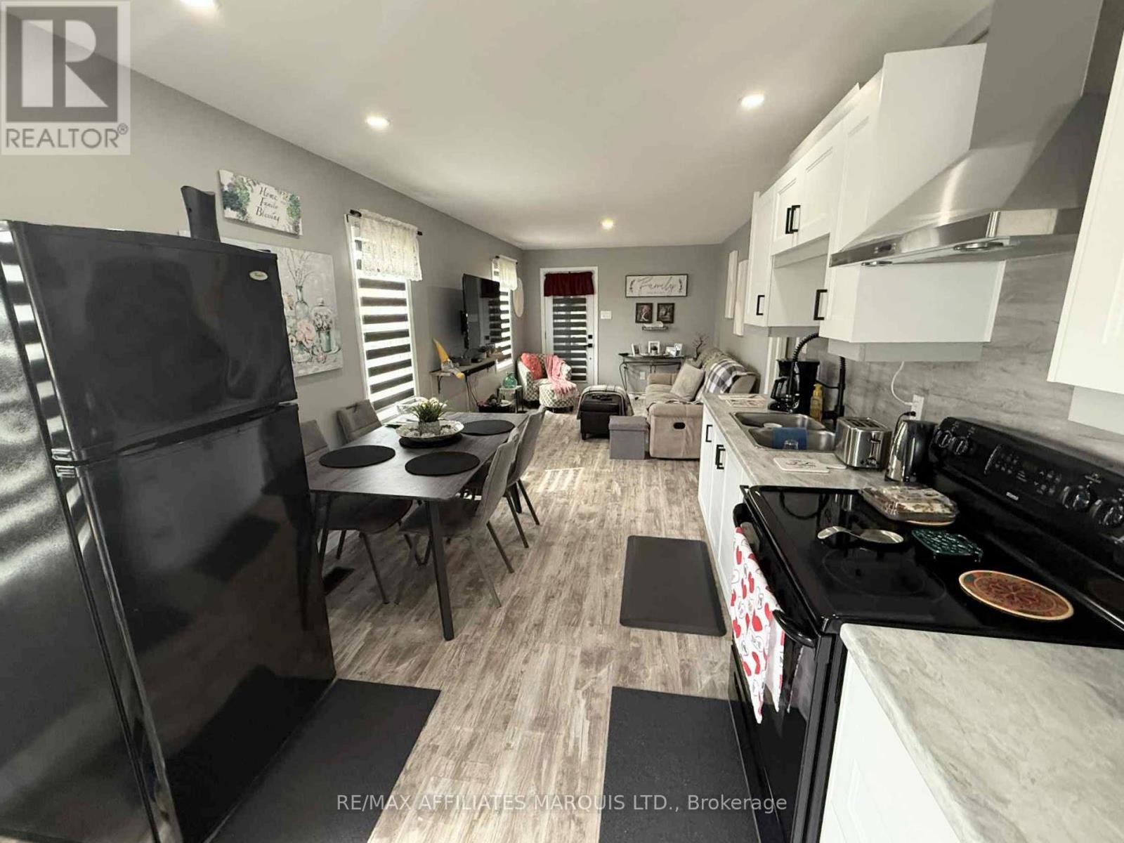 29 Seymour Avenue, Cornwall, Ontario  K6J 4L9 - Photo 2 - X12361754