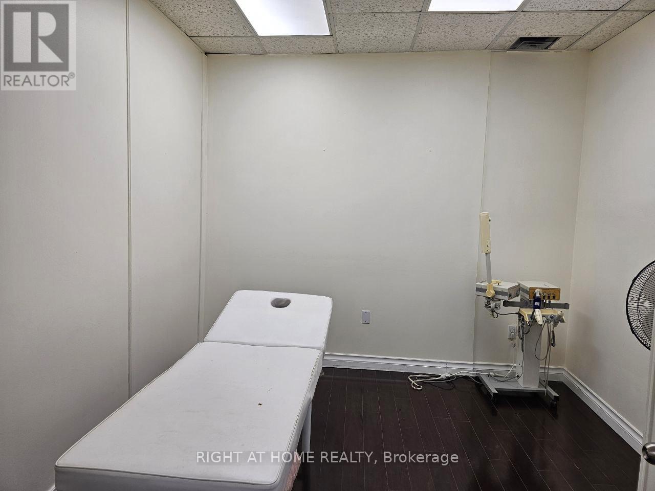 201 - 10670 Yonge Street, Richmond Hill, Ontario  L4C 3C9 - Photo 11 - N12361761