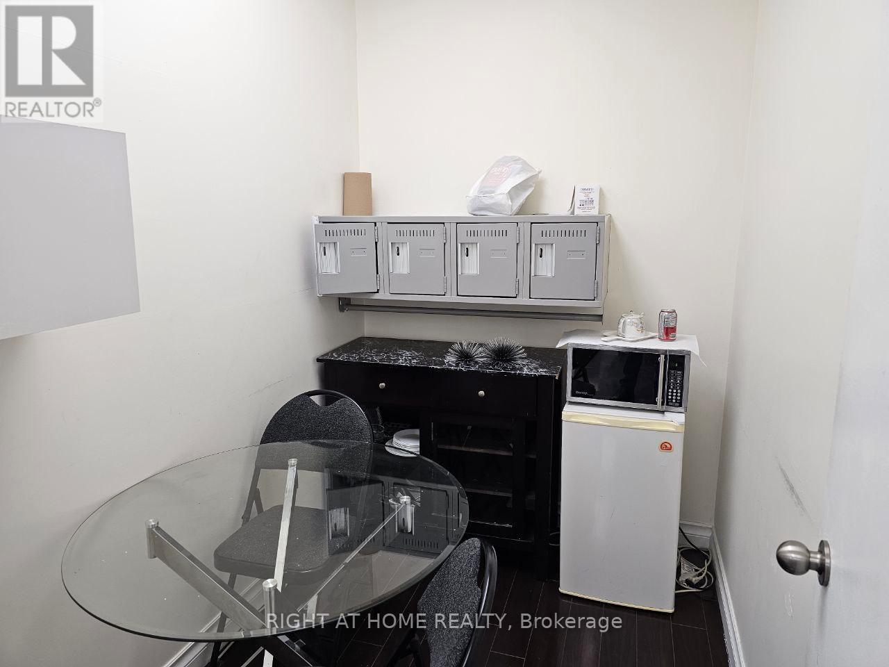 201 - 10670 Yonge Street, Richmond Hill, Ontario  L4C 3C9 - Photo 12 - N12361761