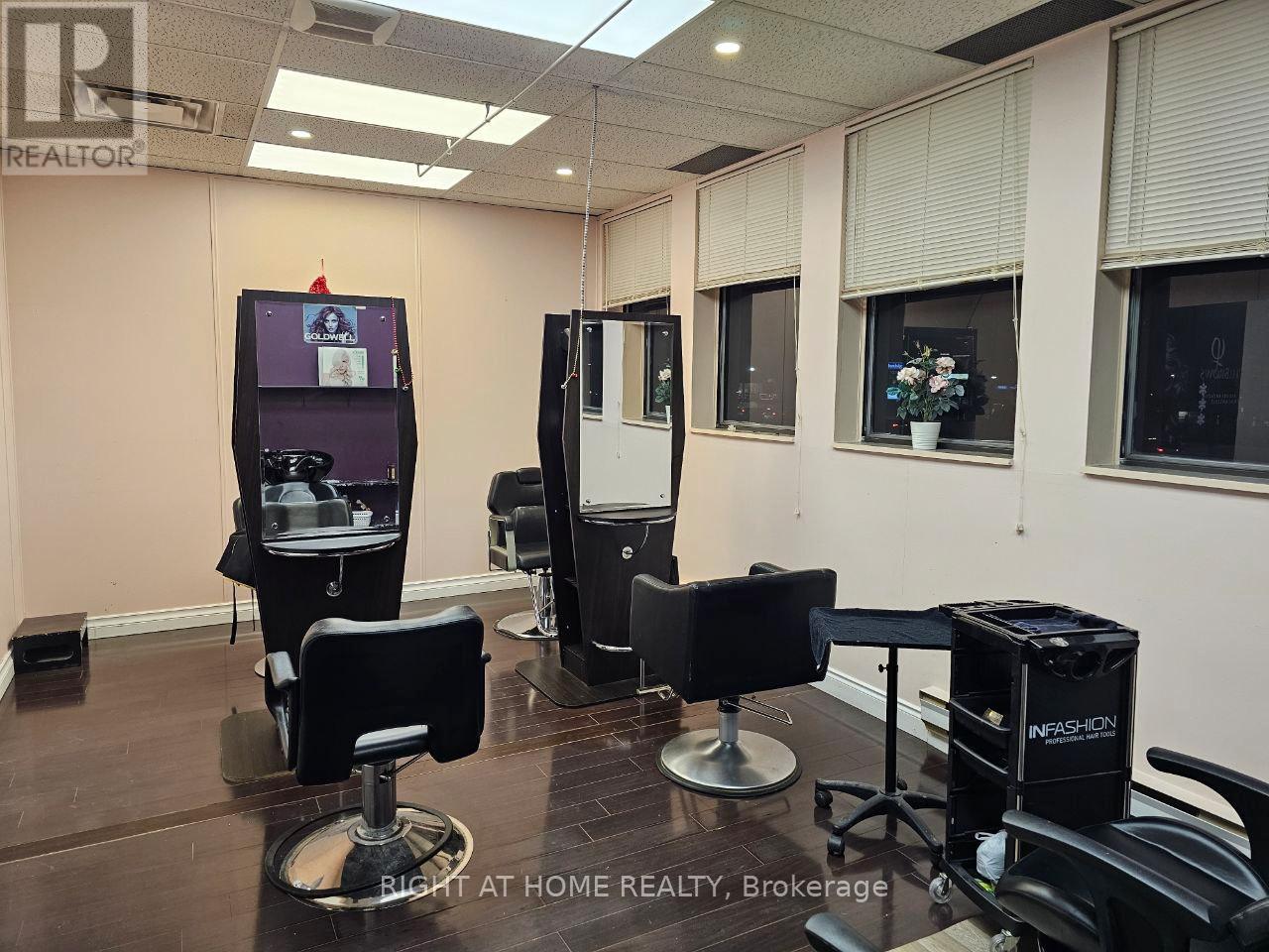 201 - 10670 Yonge Street, Richmond Hill, Ontario  L4C 3C9 - Photo 14 - N12361761