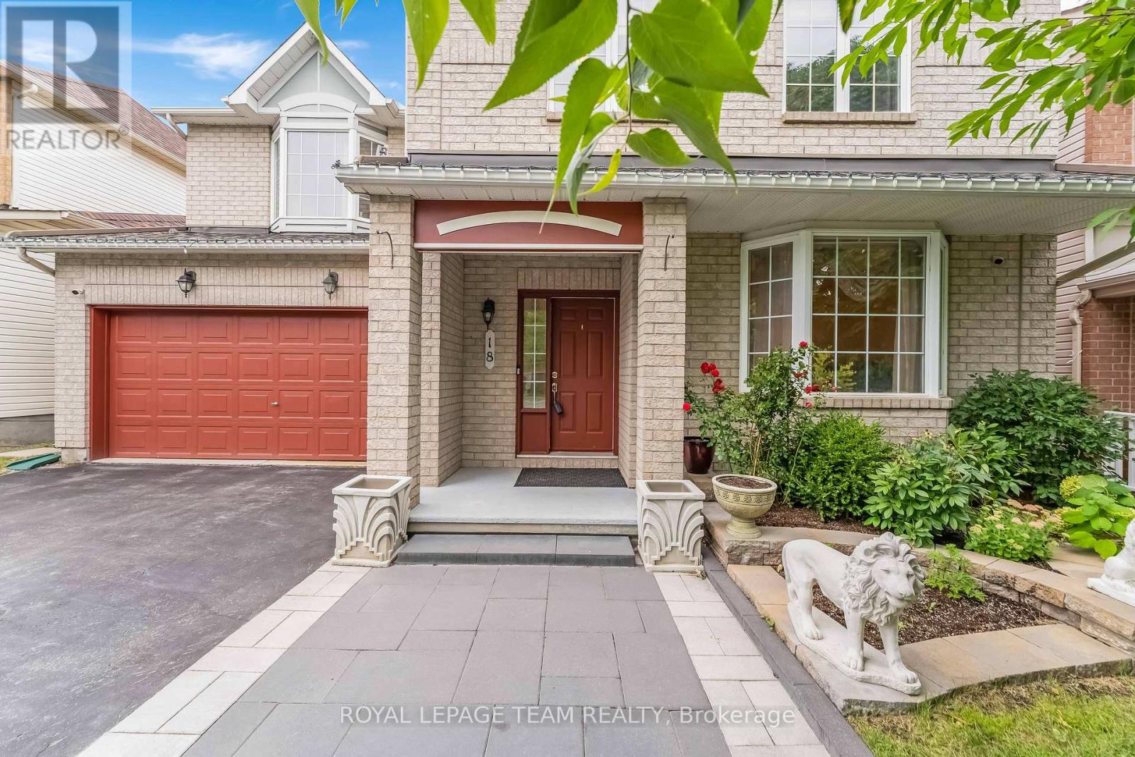 18 Oakham Ridge, Ottawa, Ontario  K2K 3B3 - Photo 3 - X12361765