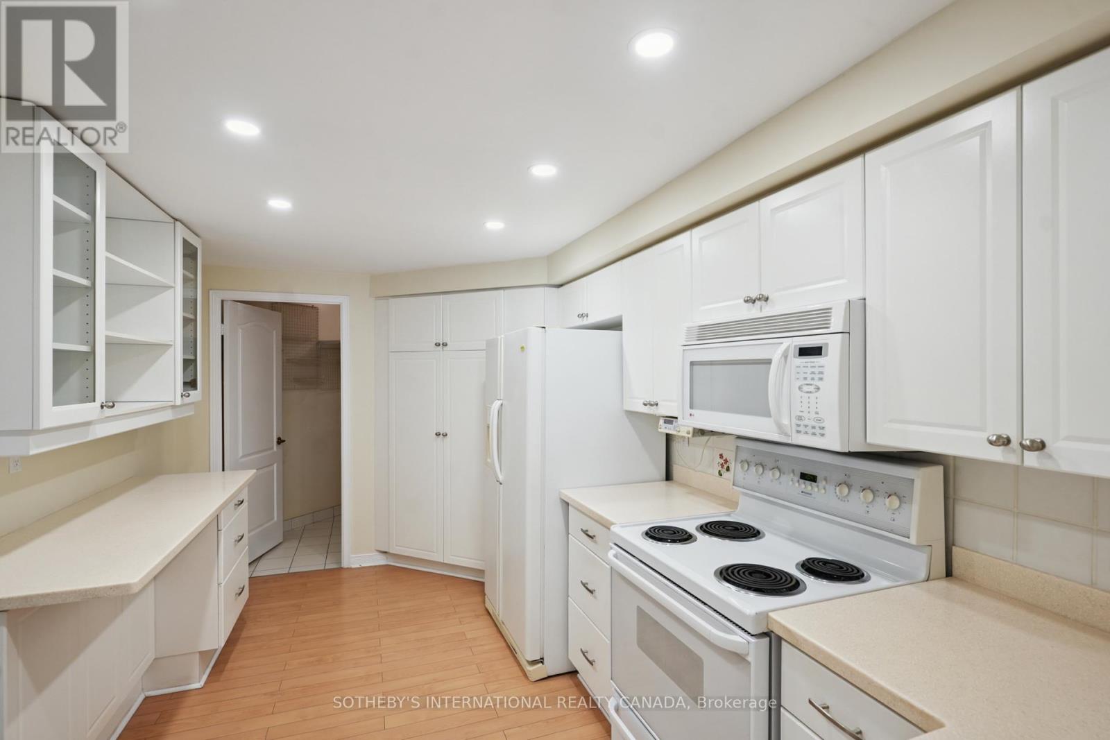 501 - 10 Tichester Road, Toronto, Ontario  M5P 3M4 - Photo 8 - C12352619