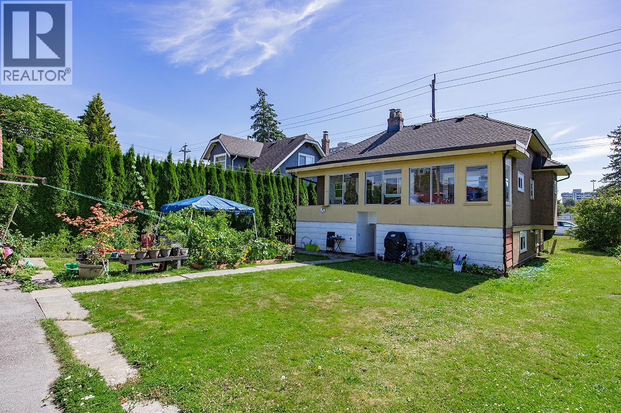 815 Eighth Avenue, New Westminster, British Columbia  V3M 2R4 - Photo 3 - R3038942