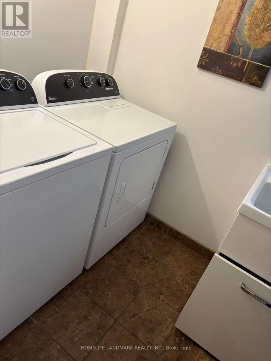 35 Moonlight Lane, Richmond Hill, Ontario  L4C 8K4 - Photo 13 - N12361773