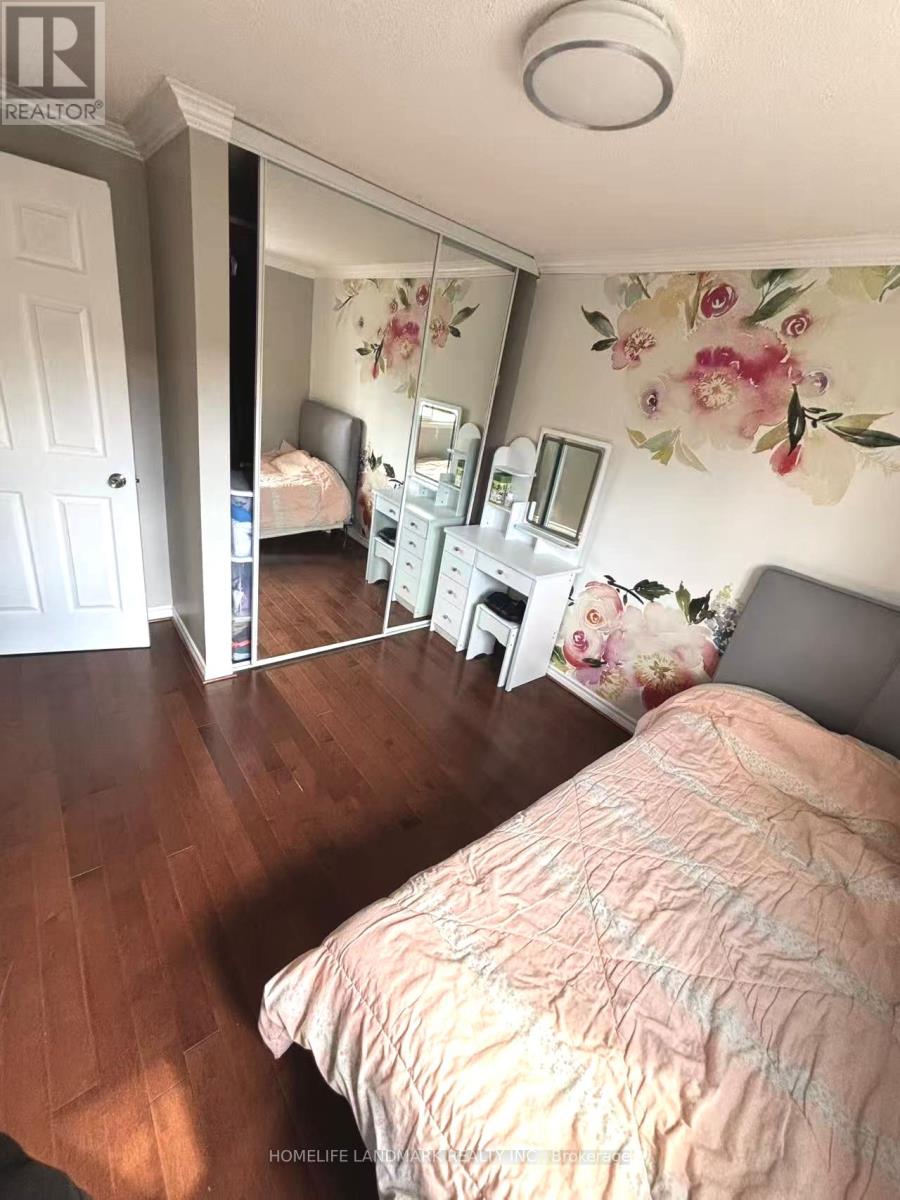 35 Moonlight Lane, Richmond Hill, Ontario  L4C 8K4 - Photo 2 - N12361773