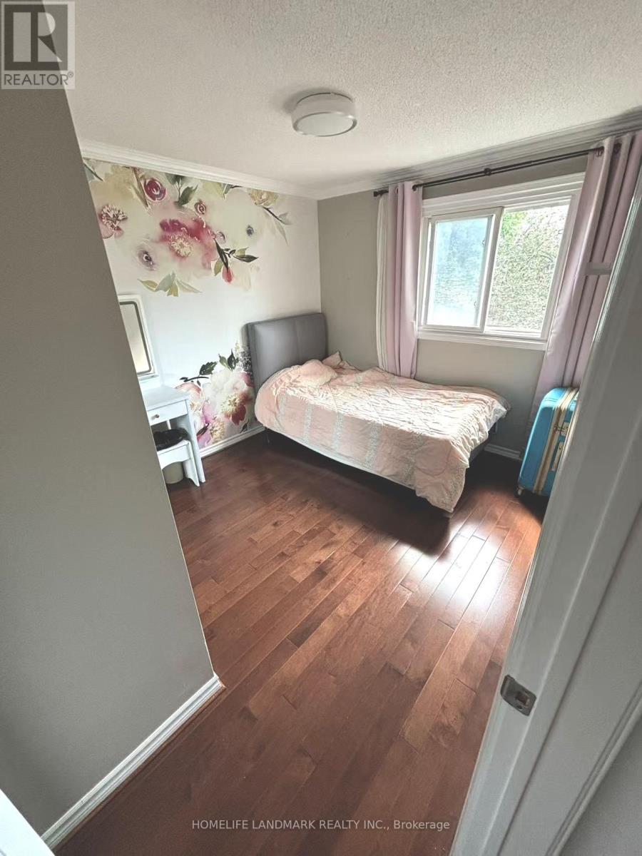 35 Moonlight Lane, Richmond Hill, Ontario  L4C 8K4 - Photo 3 - N12361773