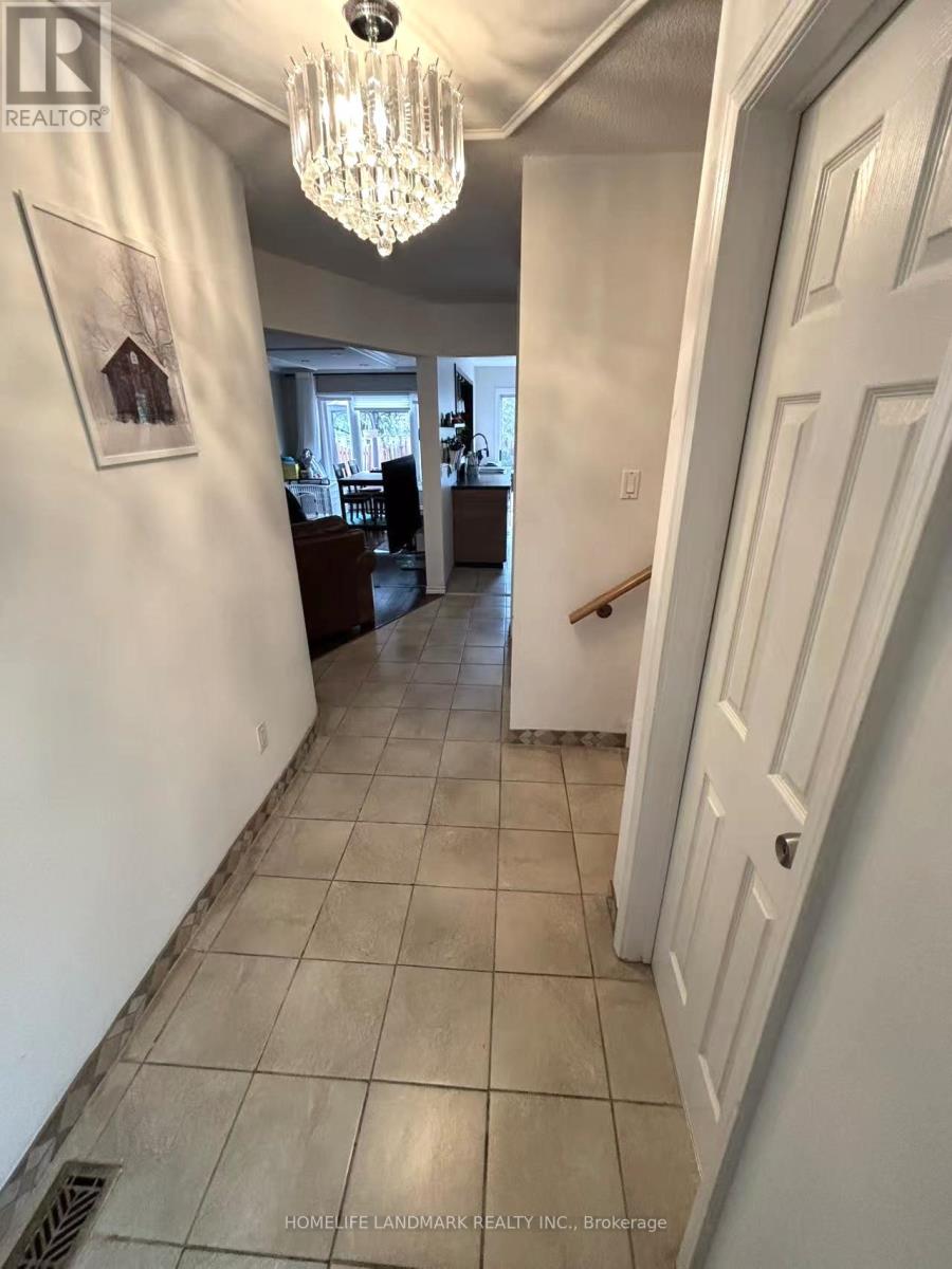 35 Moonlight Lane, Richmond Hill, Ontario  L4C 8K4 - Photo 9 - N12361773