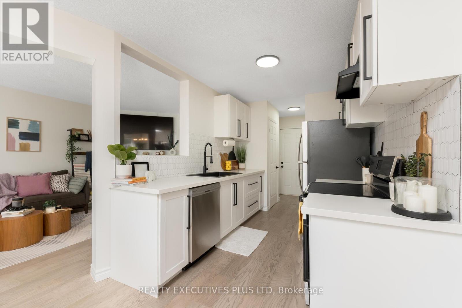 29 Perthshire Court, Hamilton, Ontario  L9B 2H1 - Photo 15 - X12361776