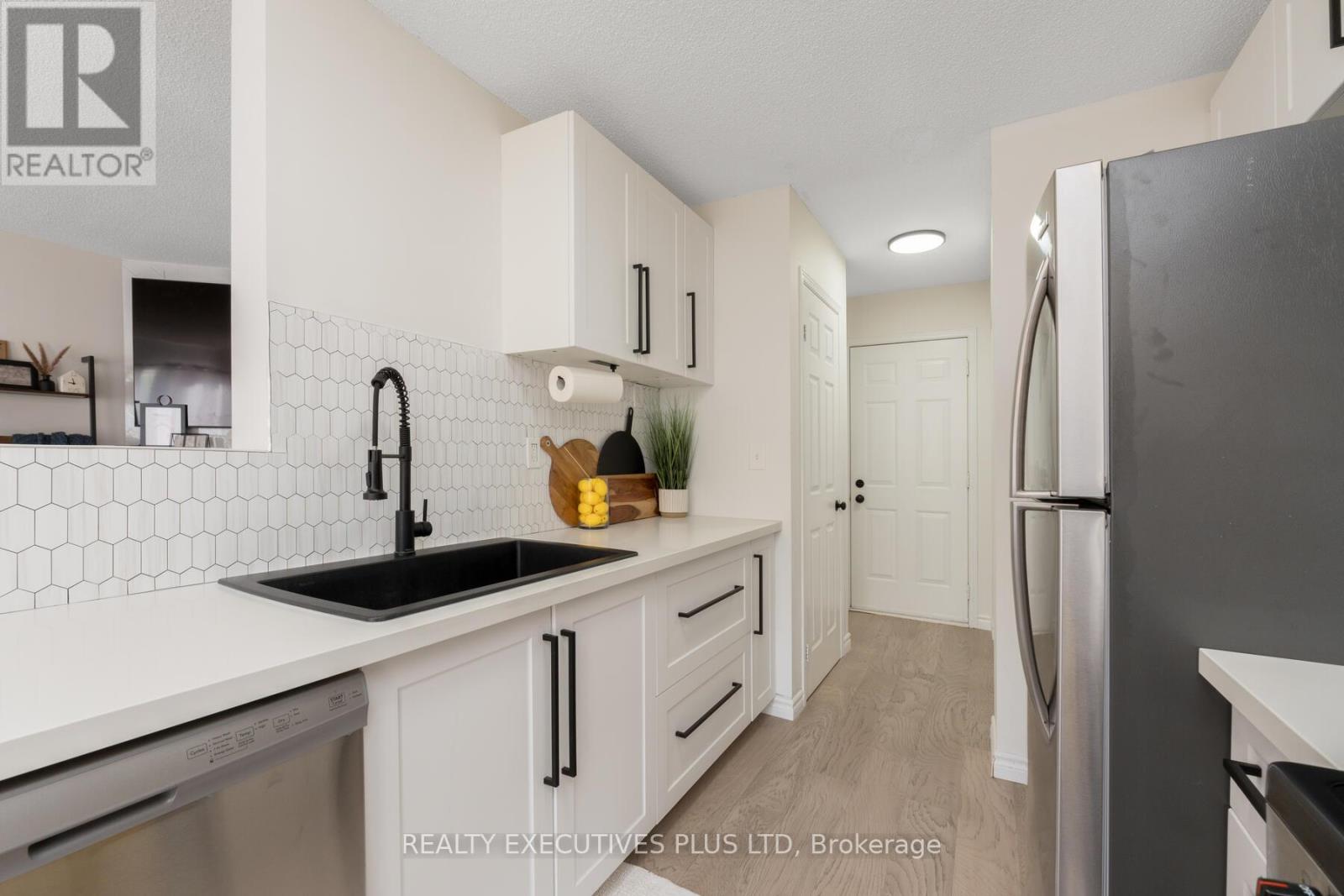 29 Perthshire Court, Hamilton, Ontario  L9B 2H1 - Photo 16 - X12361776