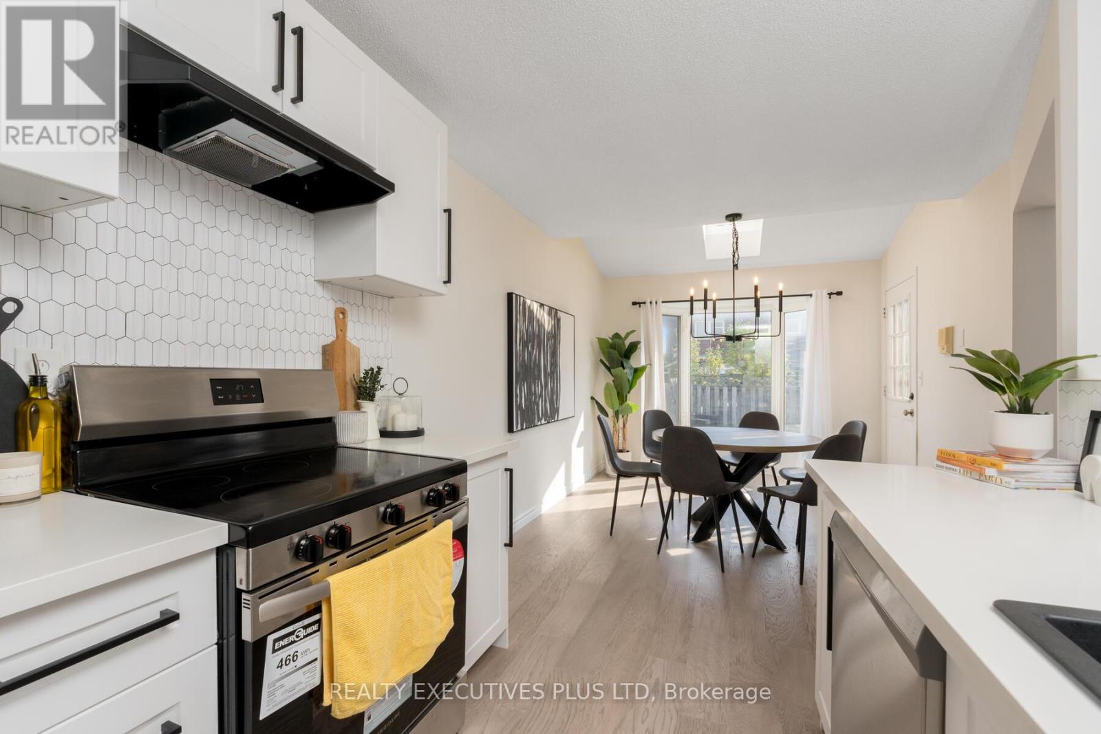 29 Perthshire Court, Hamilton, Ontario  L9B 2H1 - Photo 17 - X12361776