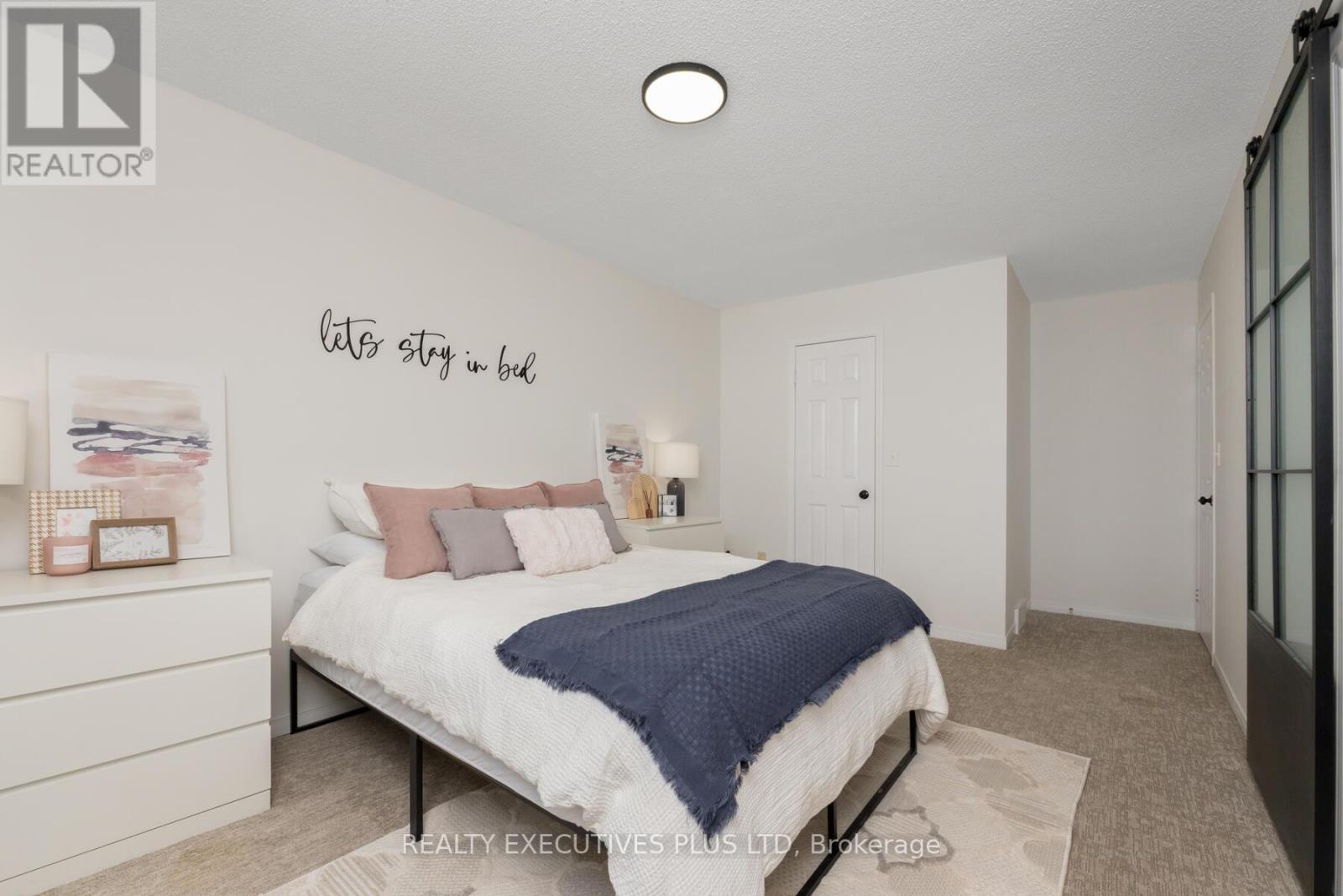 29 Perthshire Court, Hamilton, Ontario  L9B 2H1 - Photo 26 - X12361776