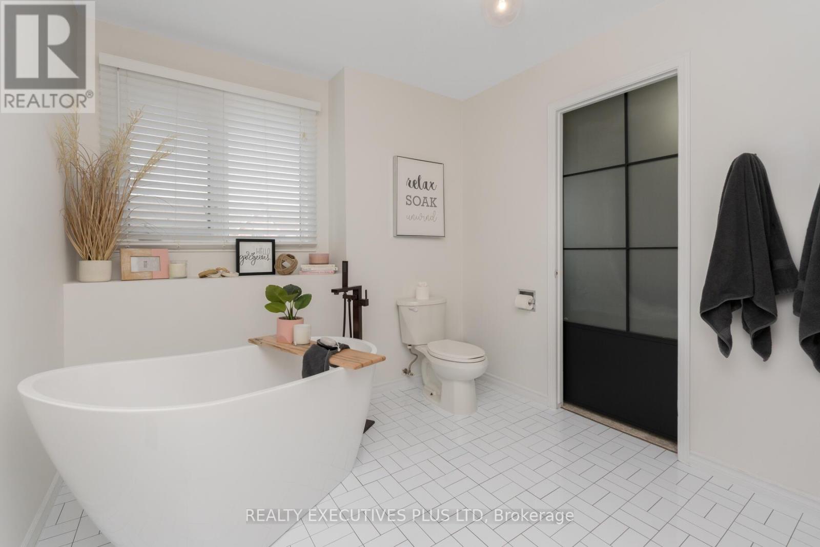 29 Perthshire Court, Hamilton, Ontario  L9B 2H1 - Photo 29 - X12361776