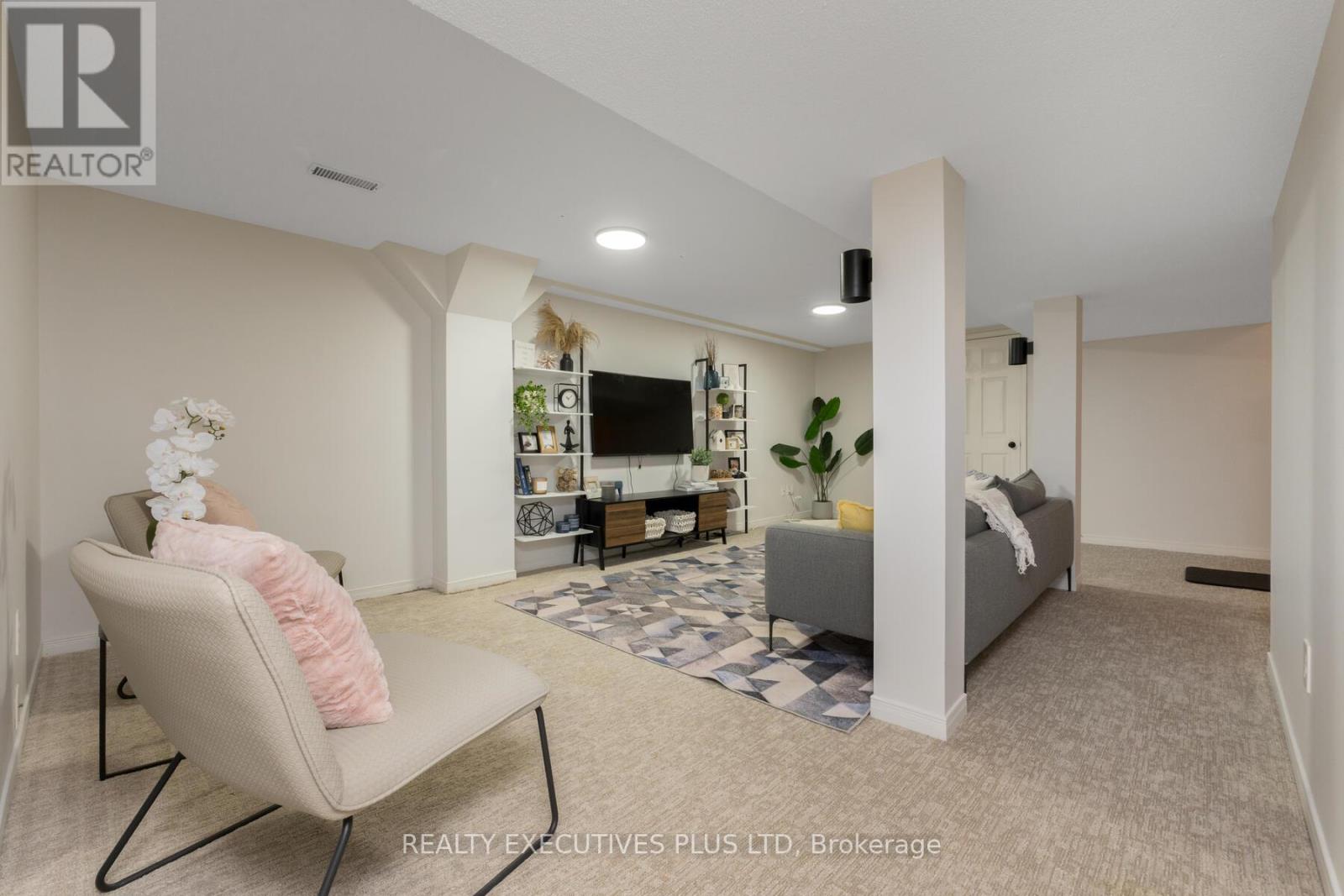 29 Perthshire Court, Hamilton, Ontario  L9B 2H1 - Photo 32 - X12361776