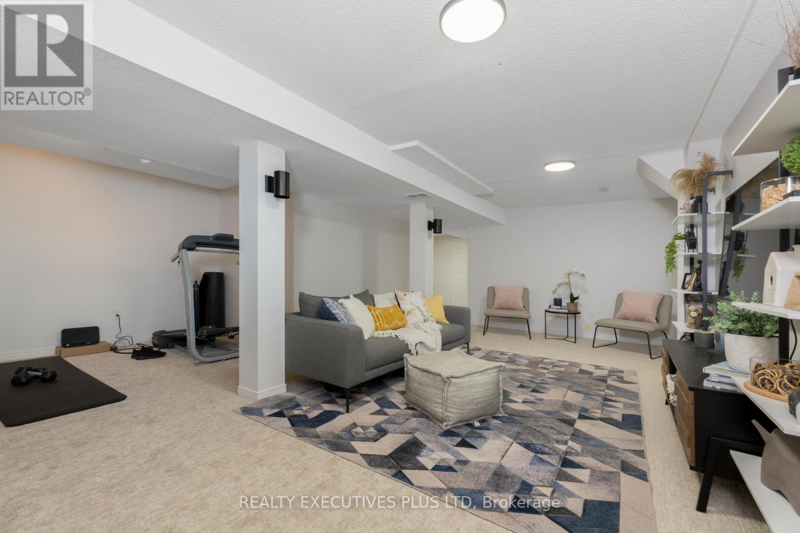 29 Perthshire Court, Hamilton, Ontario  L9B 2H1 - Photo 36 - X12361776