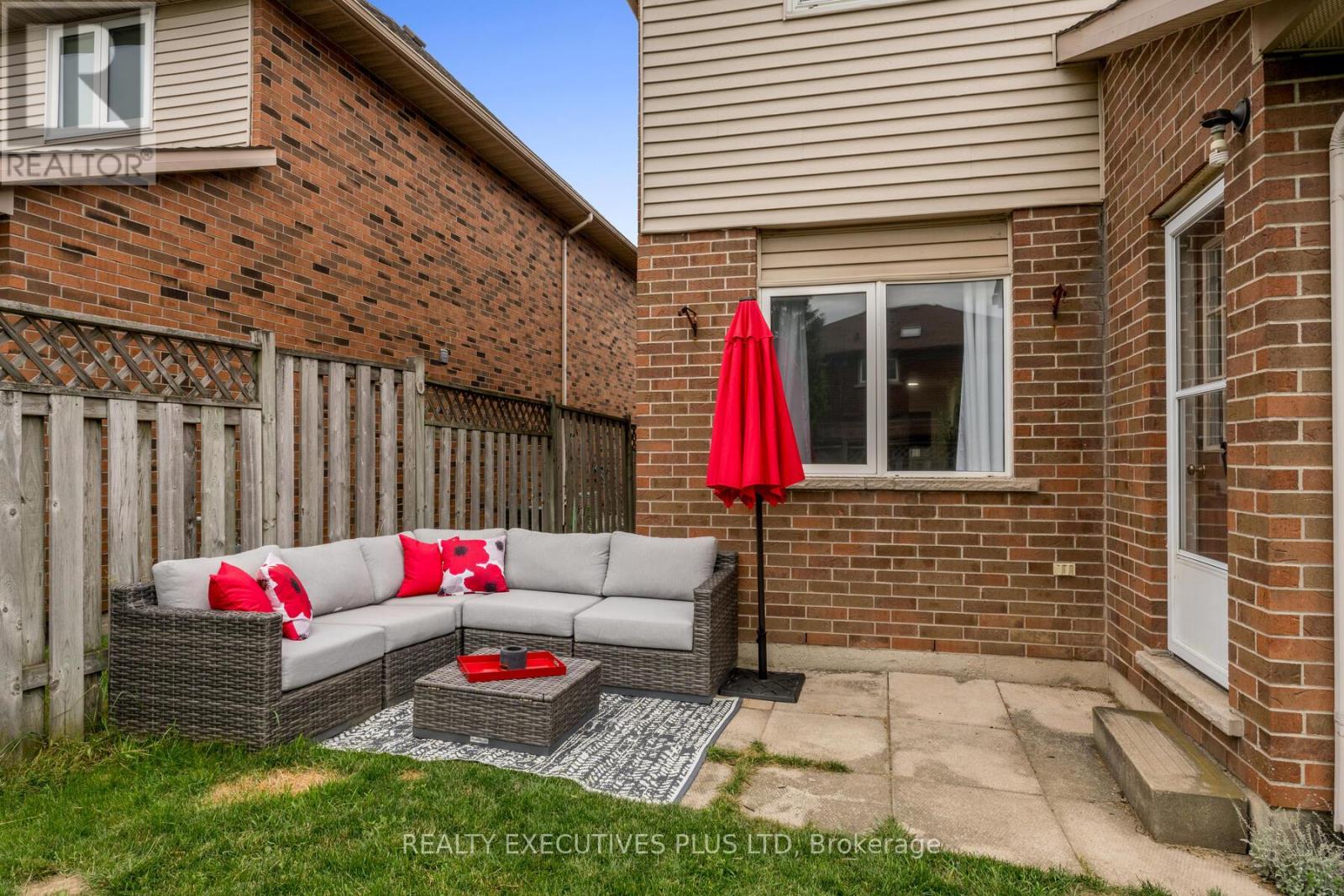 29 Perthshire Court, Hamilton, Ontario  L9B 2H1 - Photo 38 - X12361776