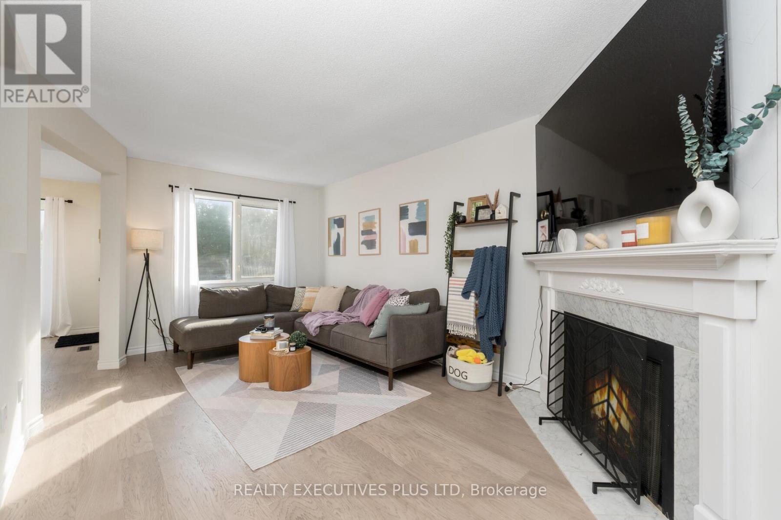 29 Perthshire Court, Hamilton, Ontario  L9B 2H1 - Photo 6 - X12361776
