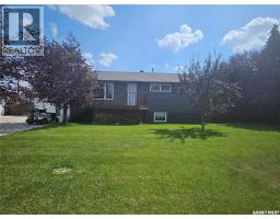 406 First Avenue E, Lampman, Ca
