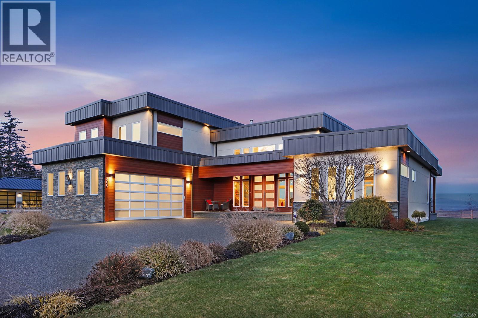 300 Connemara Rd, Comox, British Columbia
