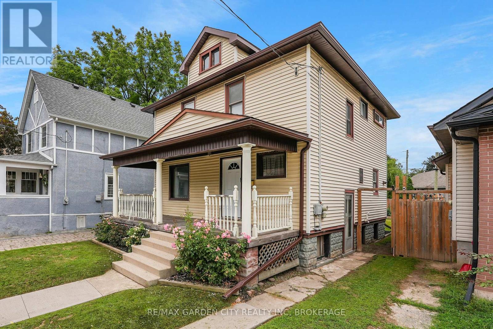 111 Lowell Avenue, St. Catharines, Ontario  L2R 2E3 - Photo 1 - X12361816
