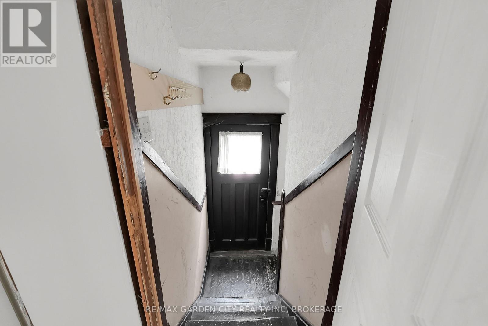 111 Lowell Avenue, St. Catharines, Ontario  L2R 2E3 - Photo 13 - X12361816