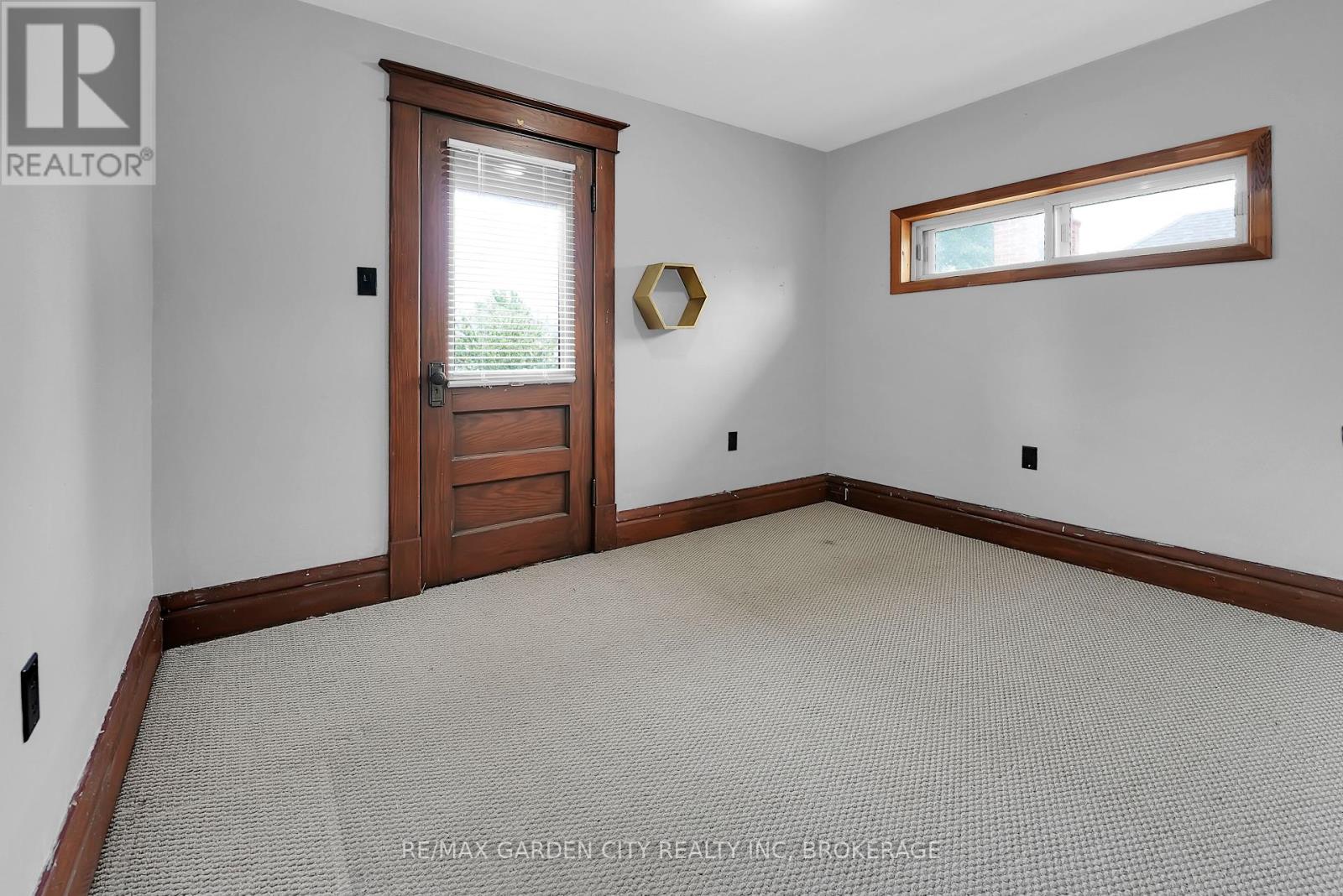 111 Lowell Avenue, St. Catharines, Ontario  L2R 2E3 - Photo 22 - X12361816