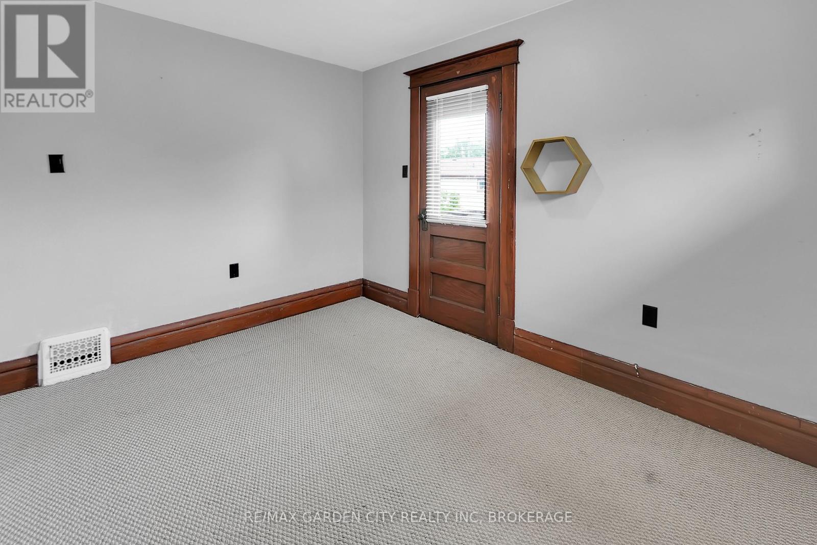 111 Lowell Avenue, St. Catharines, Ontario  L2R 2E3 - Photo 23 - X12361816