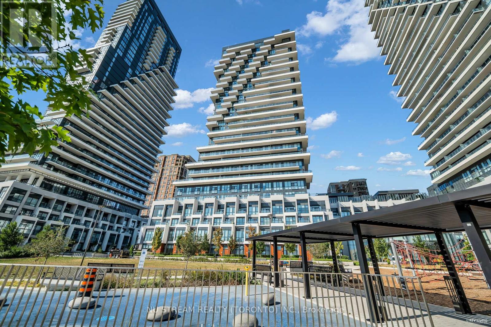 330 - 20 Inn On The Park Drive, Toronto, Ontario  M3C 0P8 - Photo 1 - C12361809