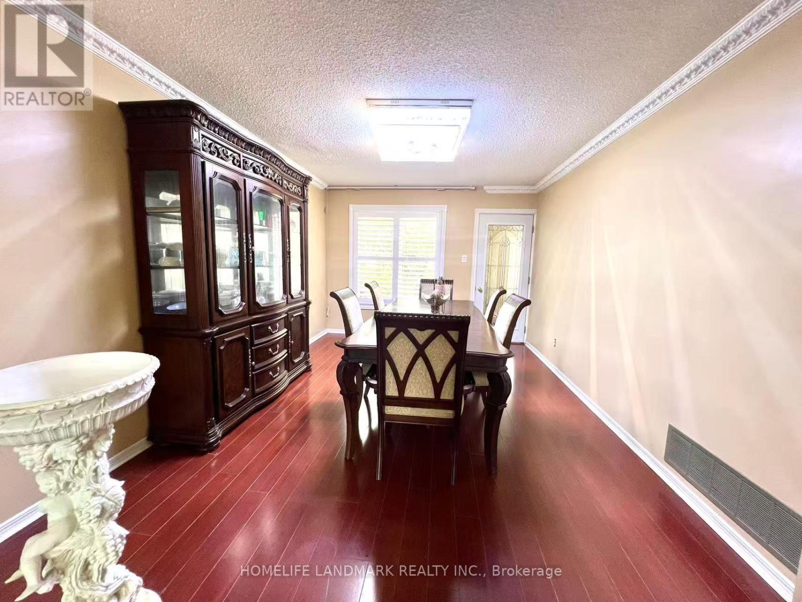 Property at 327 GOLDHAWK TRAIL image 5
