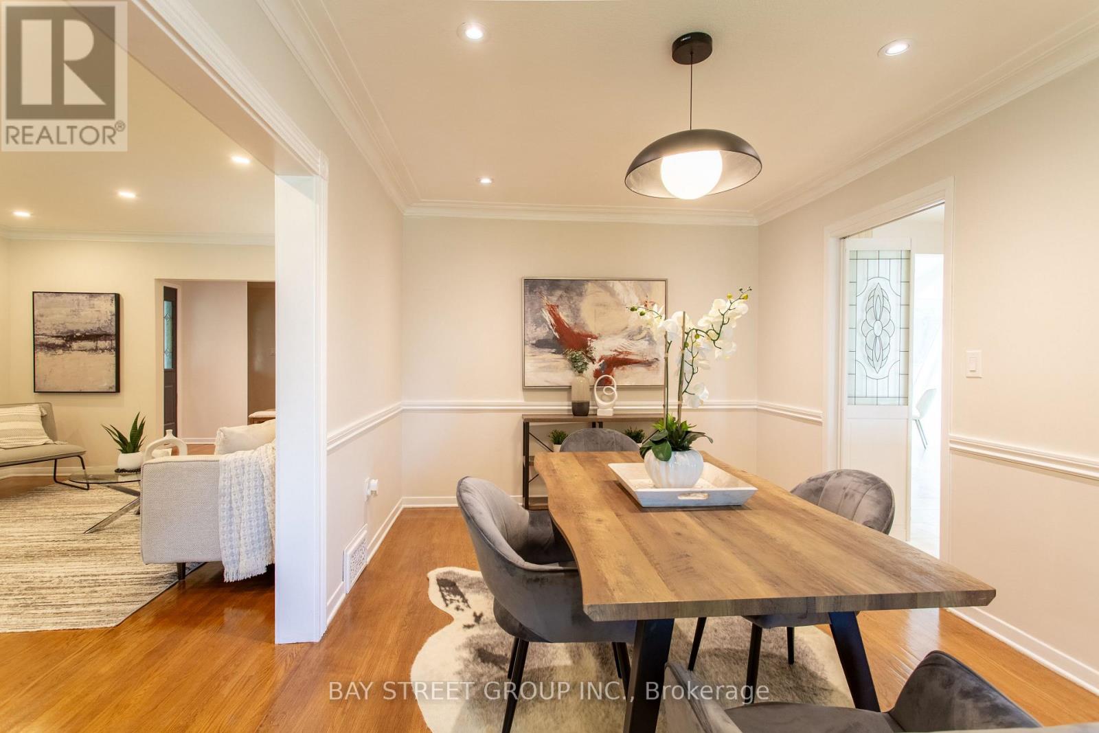 2 Parklane Crescent, St. Catharines (Glendale/glenridge), Ontario  L2T 3V1 - Photo 10 - X12361808