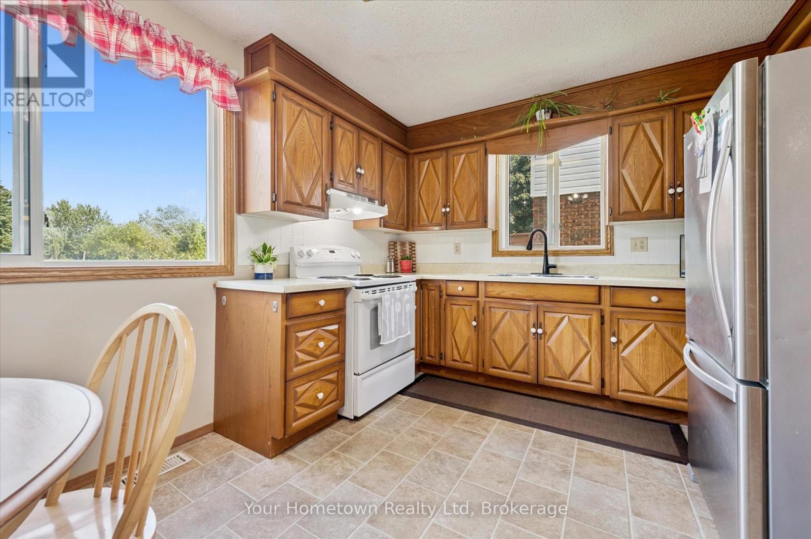 665 Raglan Street, Minto, Ontario  N0G 2P0 - Photo 12 - X12361845