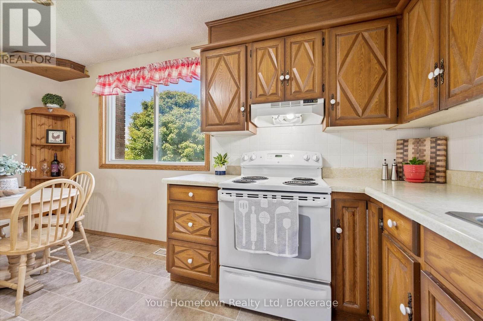 665 Raglan Street, Minto, Ontario  N0G 2P0 - Photo 14 - X12361845