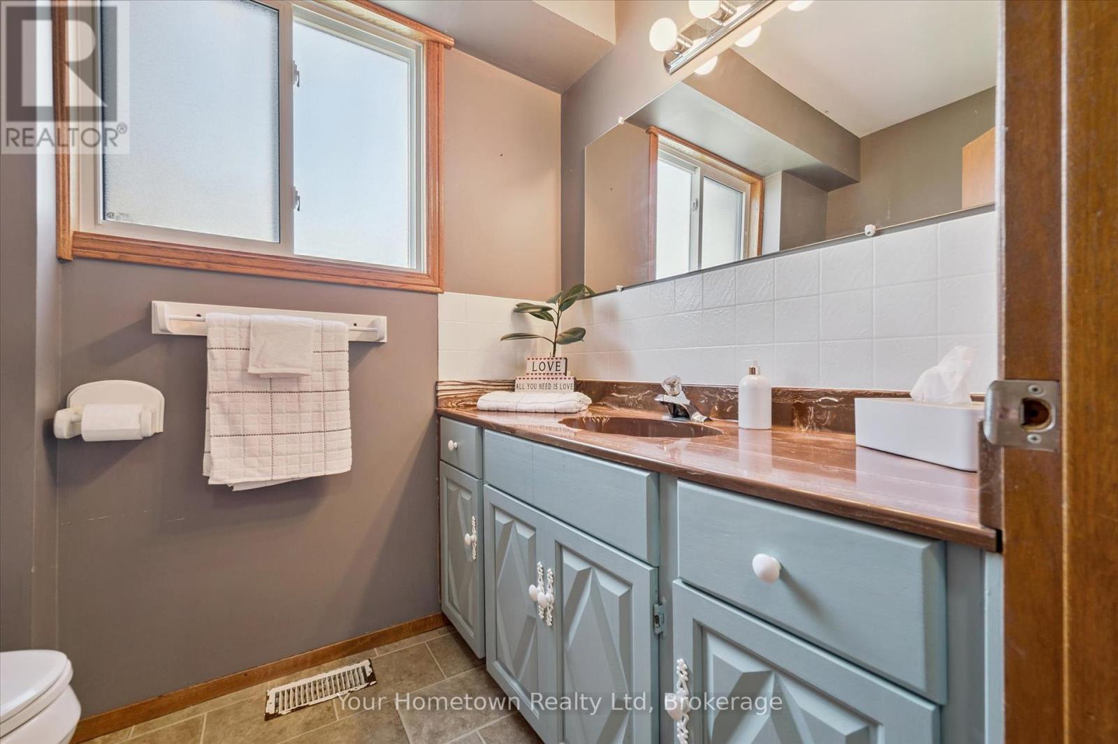 665 Raglan Street, Minto, Ontario  N0G 2P0 - Photo 18 - X12361845