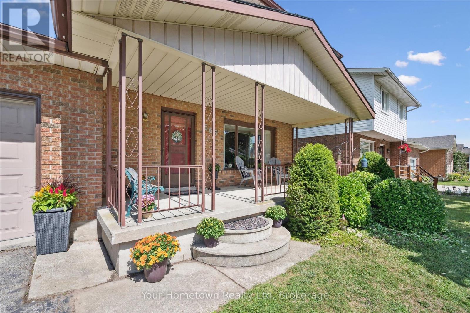 665 Raglan Street, Minto, Ontario  N0G 2P0 - Photo 4 - X12361845