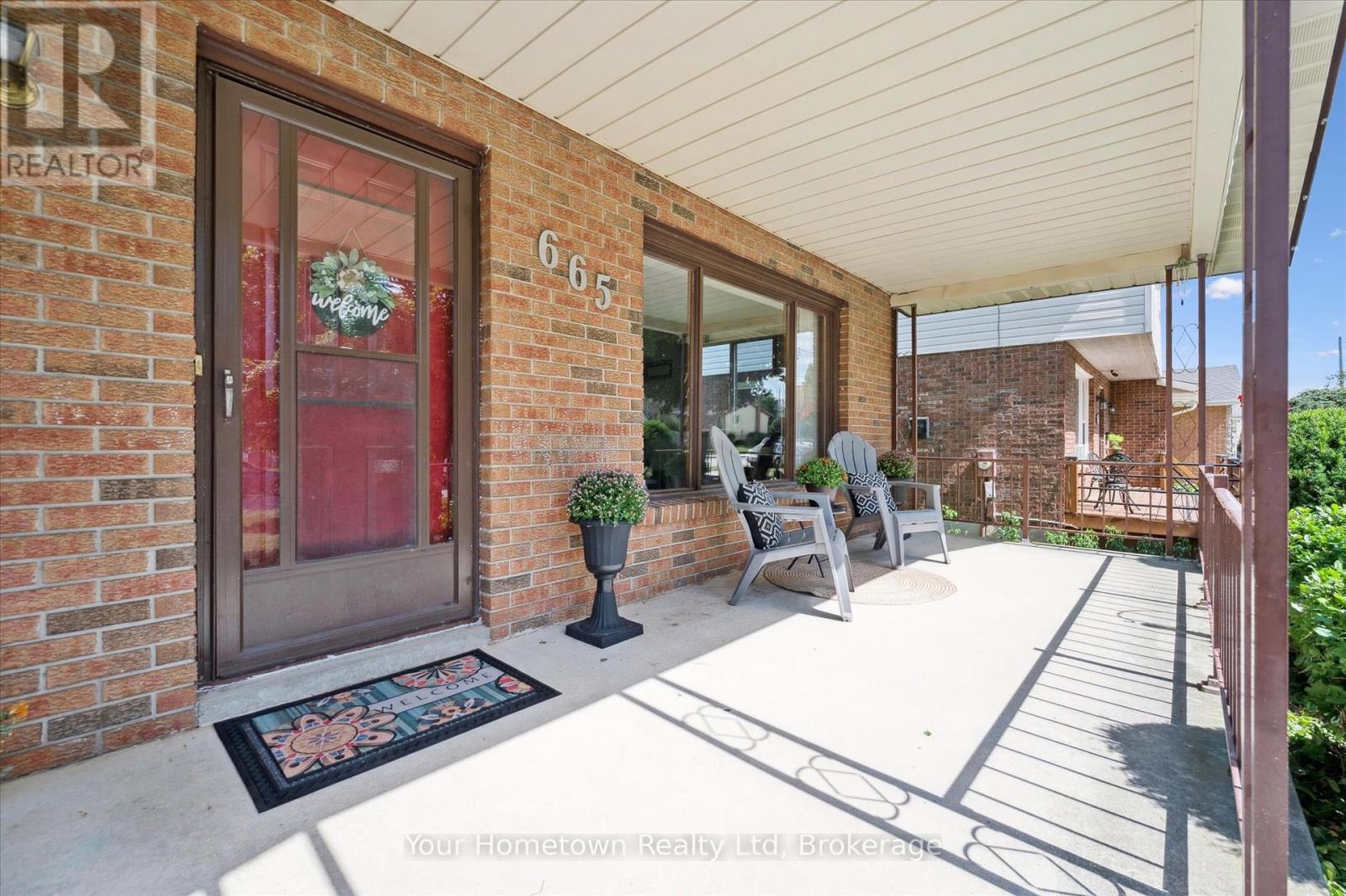 665 Raglan Street, Minto, Ontario  N0G 2P0 - Photo 5 - X12361845