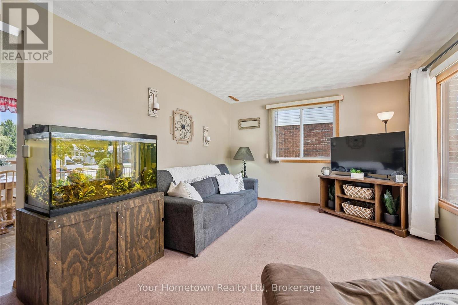 665 Raglan Street, Minto, Ontario  N0G 2P0 - Photo 7 - X12361845